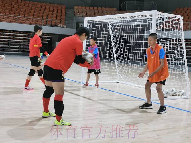 中国U-20国家男子室内五人制足球队走进宜昌市李家湖小学 中国U-20国家男子室内五人制足球队走进宜昌市李家湖小学