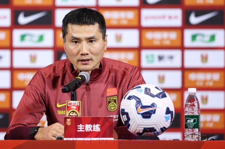中国国家男子足球队肇庆集训 邵佳一出席媒体见面会